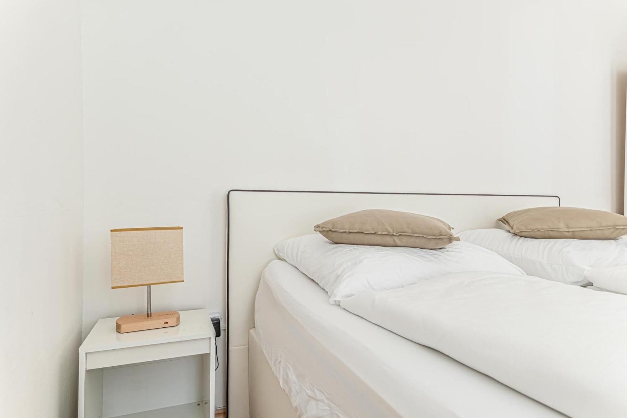 City Vibes: 1Br Apt, 10 Min To Westbahnhof Wien Ngoại thất bức ảnh