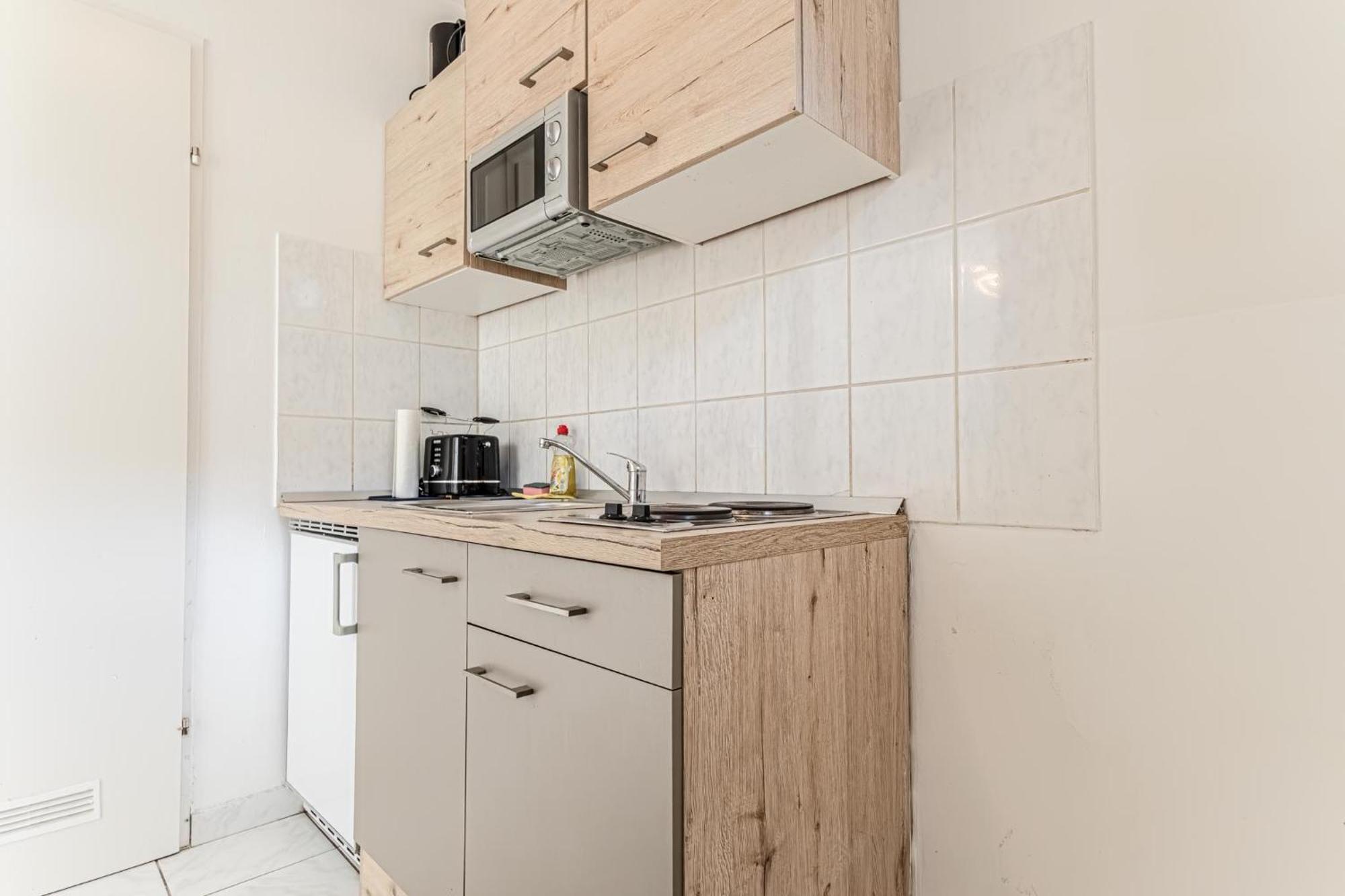 City Vibes: 1Br Apt, 10 Min To Westbahnhof Wien Ngoại thất bức ảnh
