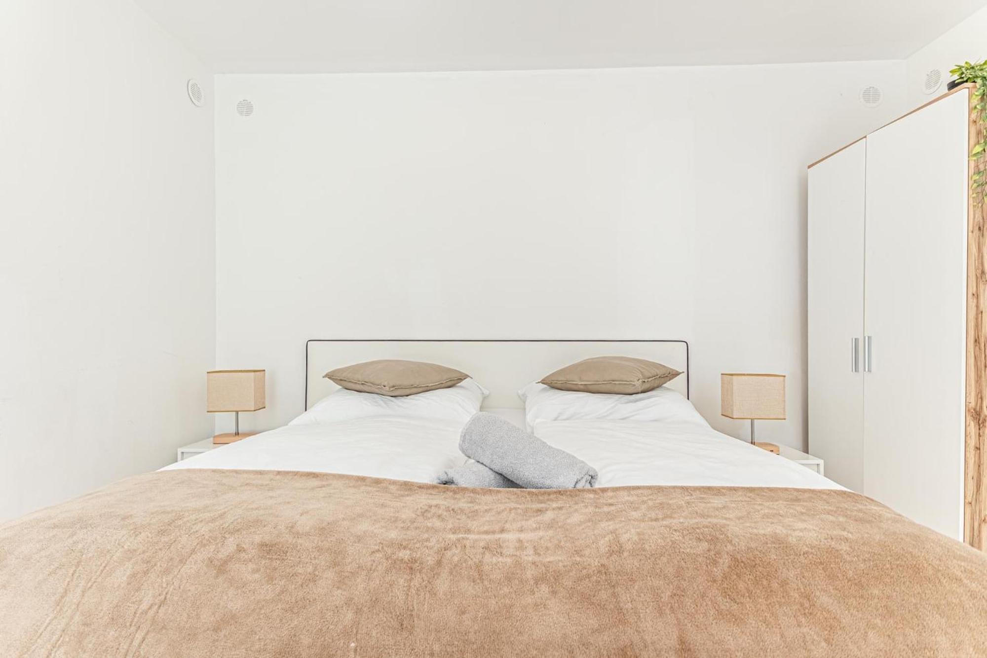 City Vibes: 1Br Apt, 10 Min To Westbahnhof Wien Ngoại thất bức ảnh