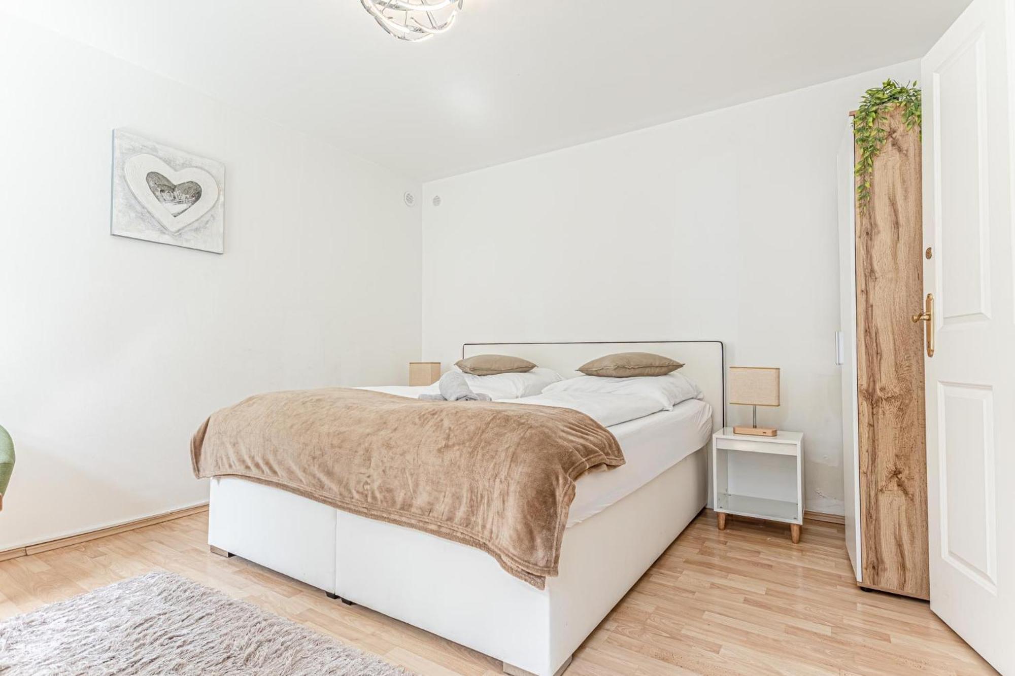 City Vibes: 1Br Apt, 10 Min To Westbahnhof Wien Ngoại thất bức ảnh