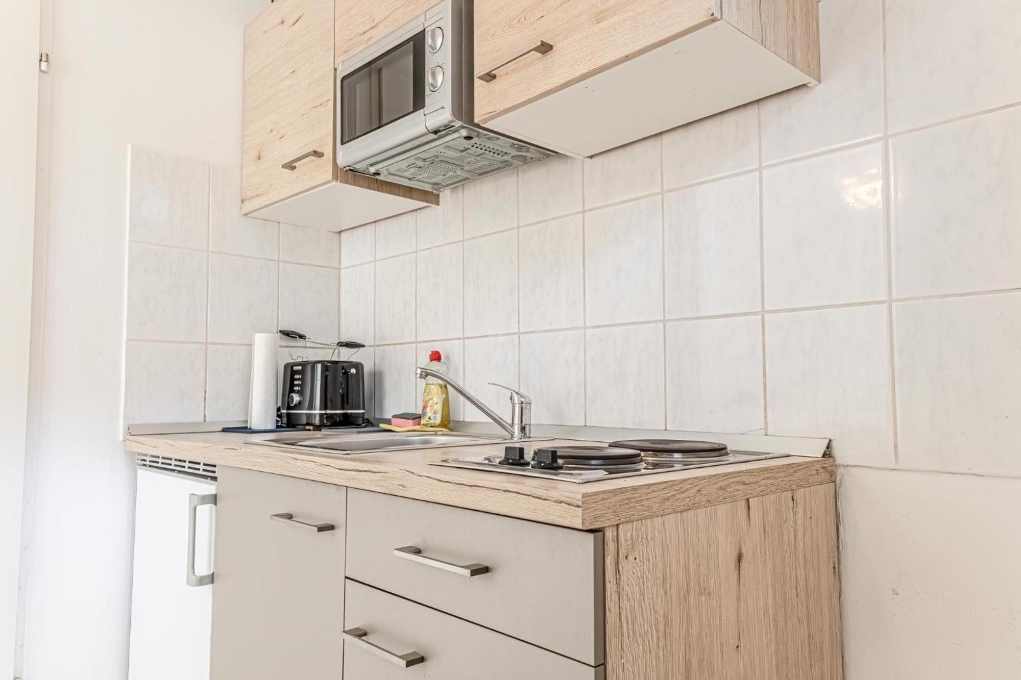 City Vibes: 1Br Apt, 10 Min To Westbahnhof Wien Ngoại thất bức ảnh