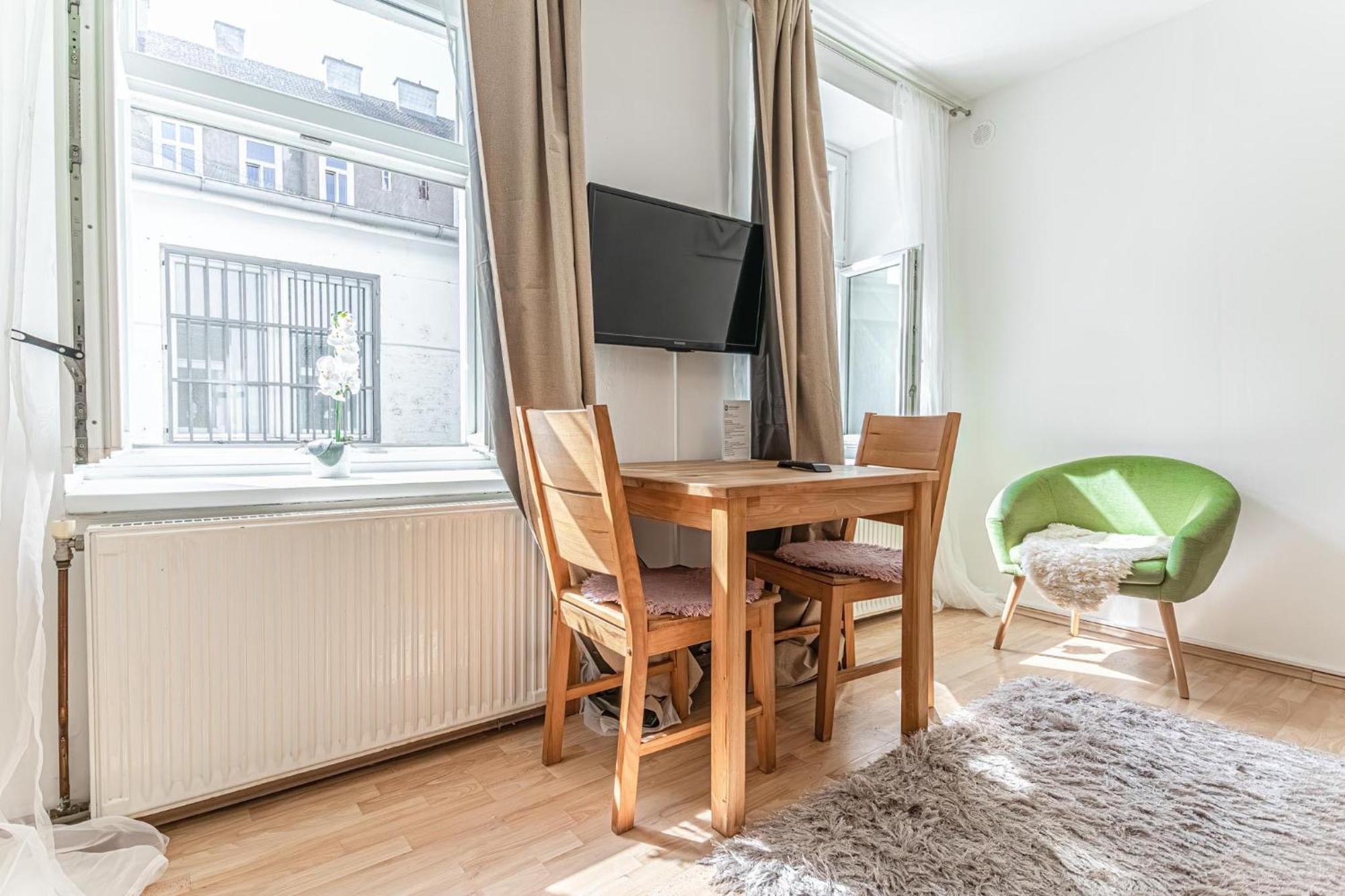 City Vibes: 1Br Apt, 10 Min To Westbahnhof Wien Ngoại thất bức ảnh
